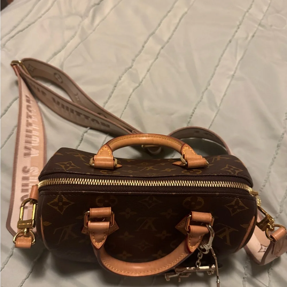 Louis Vuitton Bag - Picture 2 of 12